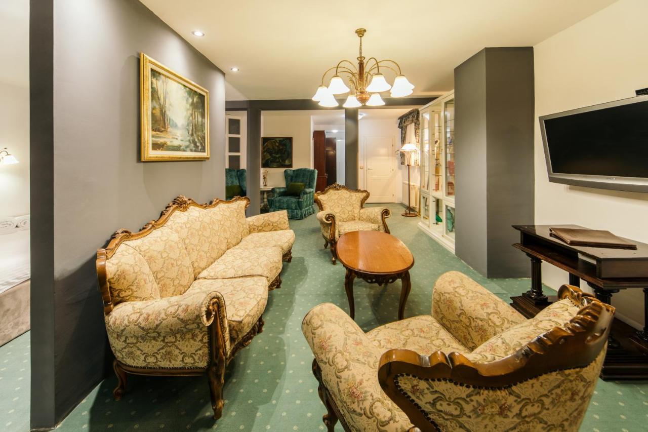 Garni Hotel President De Luxe Kragujevac Esterno foto