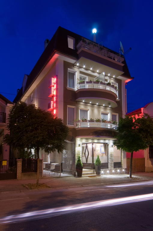 Garni Hotel President De Luxe Kragujevac Esterno foto
