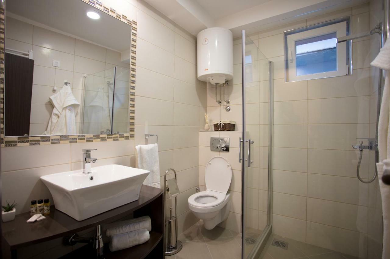 Garni Hotel President De Luxe Kragujevac Esterno foto